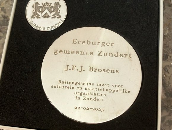 Zilveren erepenning voor Johan Brosens, horende bij het Ereburgerschap.